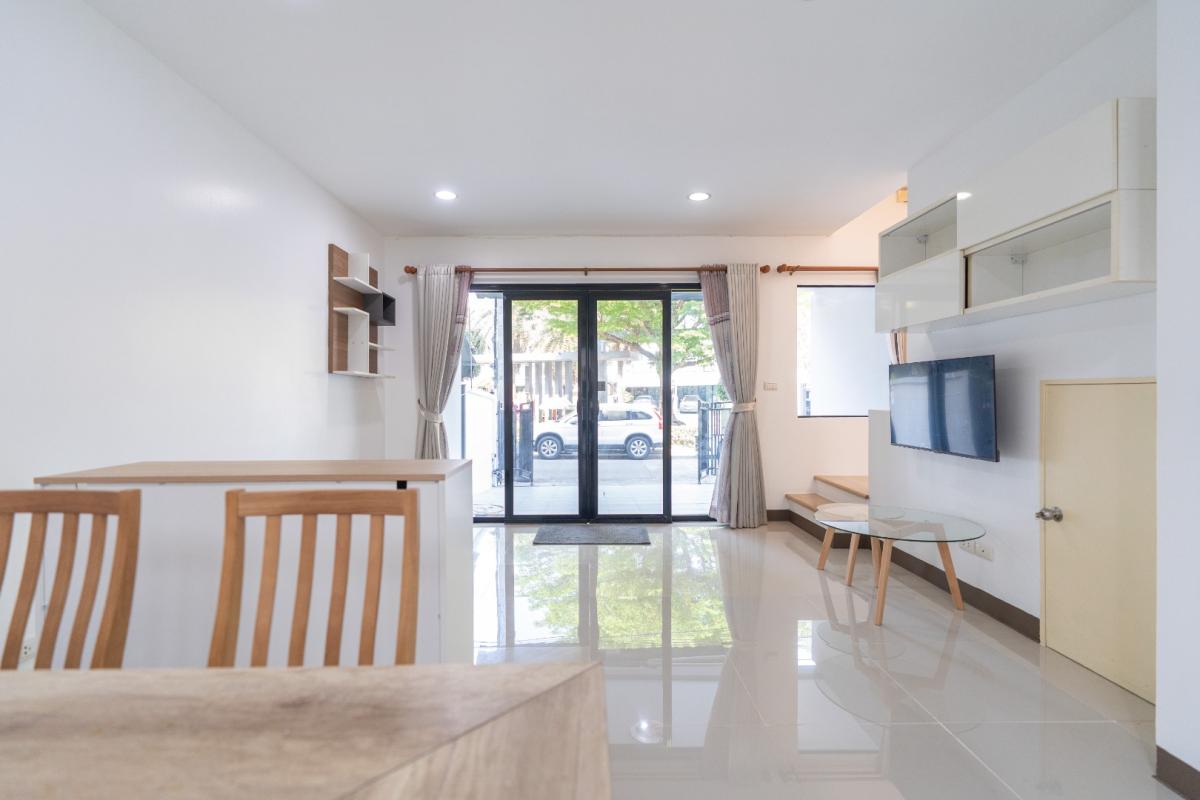 For RentTownhomeRamkhamhaeng, Hua Mak : 🔥For Rent Immediately🔥 Townhouse in the City Center, Rama 9 - Ramkhamhaeng. 3 bedrooms, 3 bathrooms. Beautiful house, ready to move in. Near the expressway and the Orange Line MRT❗