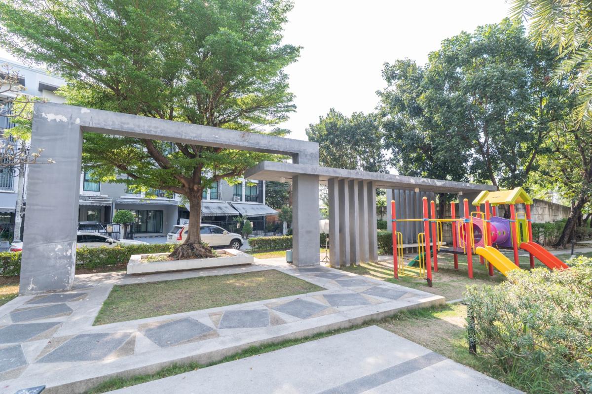 For RentTownhomeRamkhamhaeng, Hua Mak : 🔥For Rent Immediately🔥 Townhouse in the City Center, Rama 9 - Ramkhamhaeng. 3 bedrooms, 3 bathrooms. Beautiful house, ready to move in. Near the expressway and the Orange Line MRT❗