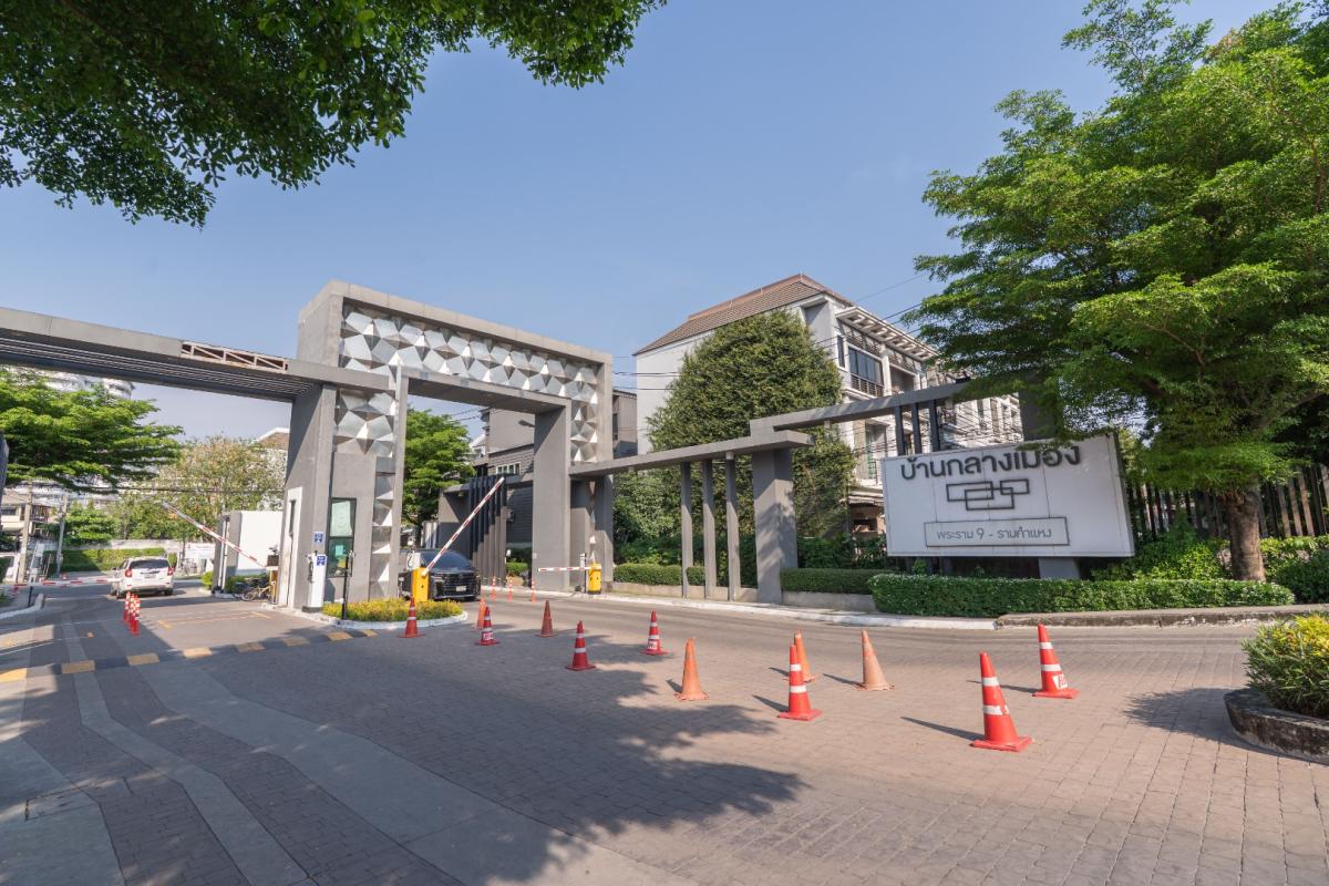 For RentTownhomeRamkhamhaeng, Hua Mak : 🔥For Rent Immediately🔥 Townhouse in the City Center, Rama 9 - Ramkhamhaeng. 3 bedrooms, 3 bathrooms. Beautiful house, ready to move in. Near the expressway and the Orange Line MRT❗