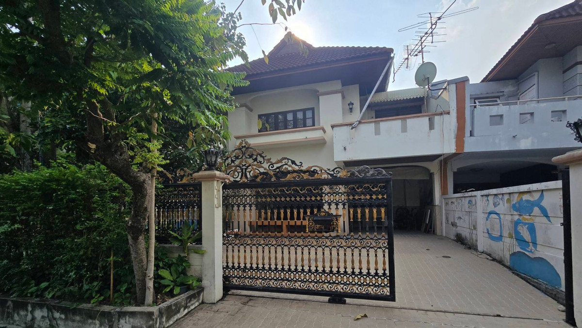 ขายบ้านนวมินทร์ รามอินทรา : ขายบ้านเดี่ยว 2 ชั้น หมู่บ้านแมกไม้ รามอินทรา ใกล้ซอยรามอินทรา 103/3 เขตคันนายาว เนื้อที่ 50 ตารางวา ฟังก์ชันภายในบ้าน 3 ห้องนอน 2 ห้องน้ำ 1 ห้องครัว 1 ห้องอเนกประสงค์ จอดรถได้ 2 คัน