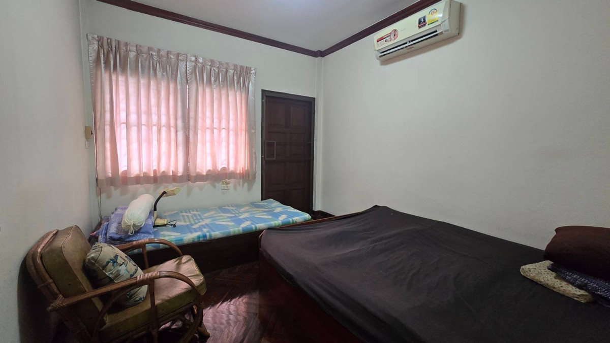 ขายบ้านนวมินทร์ รามอินทรา : ขายบ้านเดี่ยว 2 ชั้น หมู่บ้านแมกไม้ รามอินทรา ใกล้ซอยรามอินทรา 103/3 เขตคันนายาว เนื้อที่ 50 ตารางวา ฟังก์ชันภายในบ้าน 3 ห้องนอน 2 ห้องน้ำ 1 ห้องครัว 1 ห้องอเนกประสงค์ จอดรถได้ 2 คัน