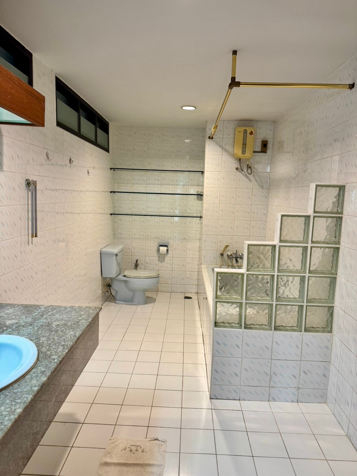 ให้เช่าทาวน์โฮมสุขุมวิท อโศก ทองหล่อ : Townhome Thonglor soi 7 950m from BTS Thonglor: 4Fl 36sqwah 450sqm. 6bed 4bath 250,000/mth. Am: 0656199198