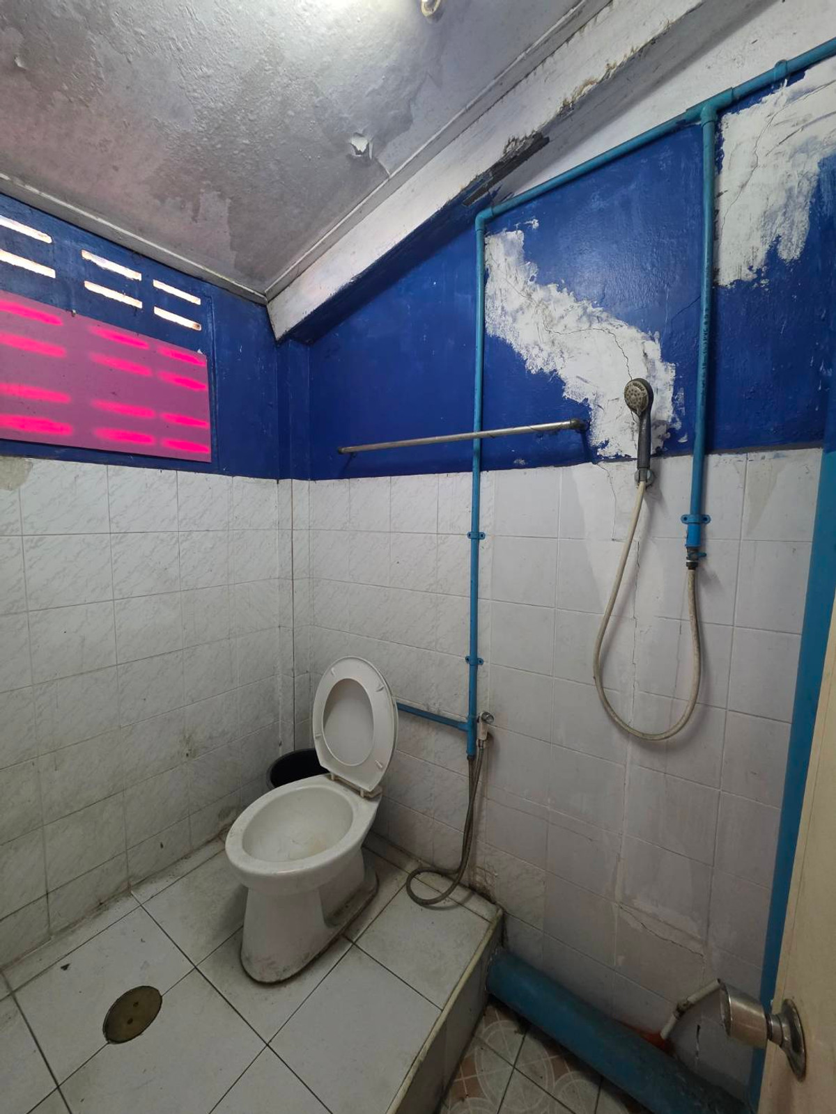 For RentShop HouseKasetsart, Ratchayothin : Commercial building for rent, near Senanikom BTS, only 3 minutes.