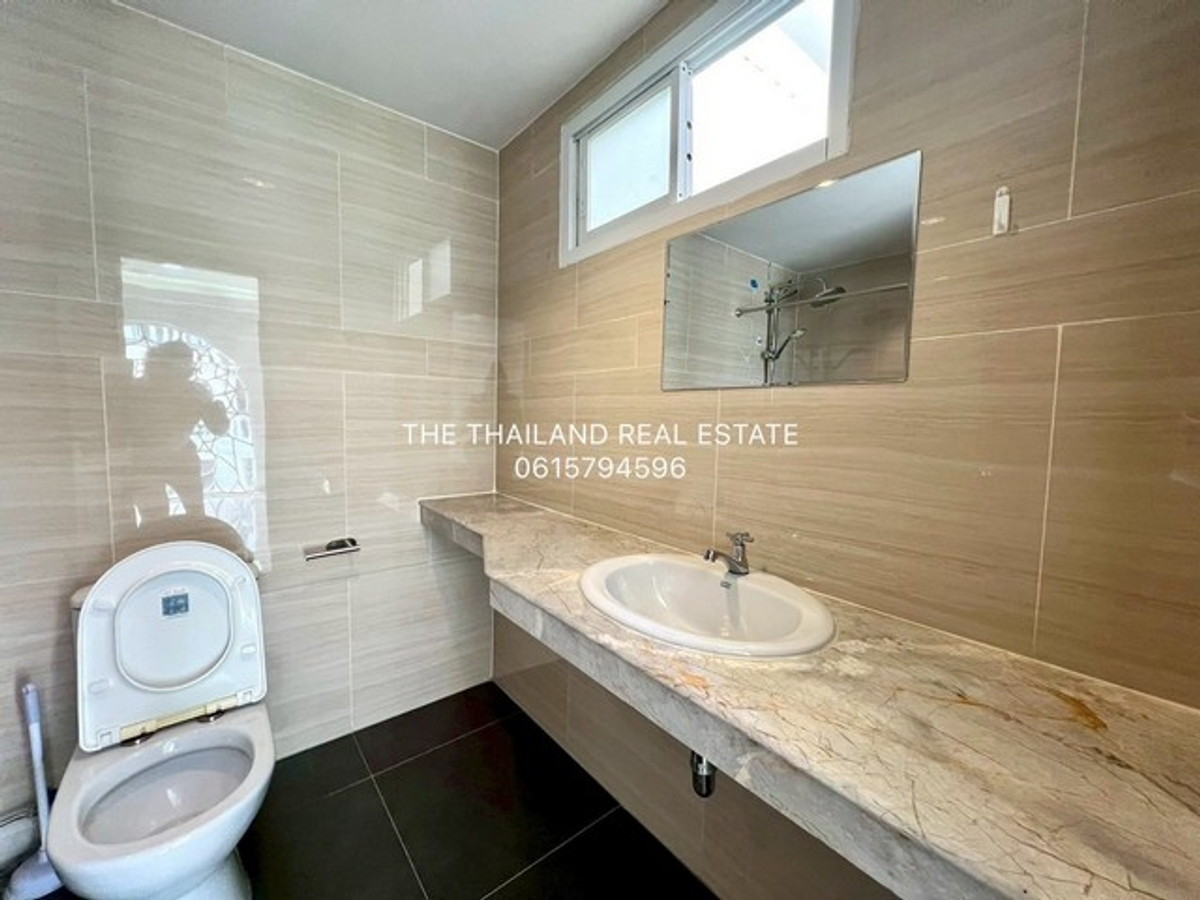 For RentTownhomeSukhumvit, Asoke, Thonglor : HR3259 Townhome, 4 floors, location, Rare Item! In the heart of Thonglor 49, suitable for living, home office, spacious usable area up to 250 sq m.