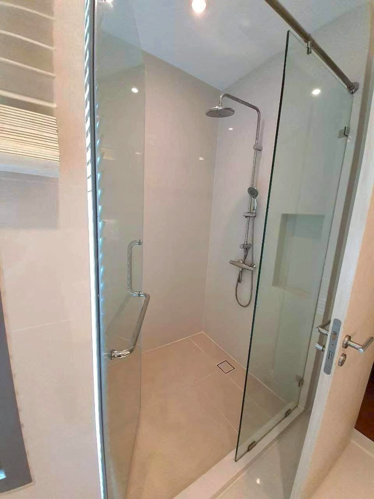 For RentCondoSukhumvit, Asoke, Thonglor : ✨ GT15949 | Condo Bright Sukhumvit 24, convenient travel, near BTS, there is a shuttle, beautiful room, fully furnished, ready to move in!!