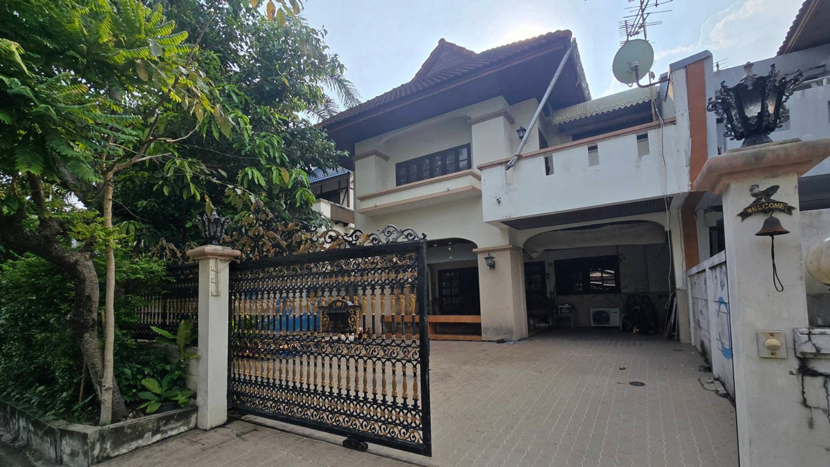 ขายบ้านนวมินทร์ รามอินทรา : ขายบ้านเดี่ยว 2 ชั้น หมู่บ้านแมกไม้ รามอินทรา ใกล้ซอยรามอินทรา 103/3 เขตคันนายาว เนื้อที่ 50 ตารางวา ฟังก์ชันภายในบ้าน 3 ห้องนอน 2 ห้องน้ำ 1 ห้องครัว 1 ห้องอเนกประสงค์ จอดรถได้ 2 คัน