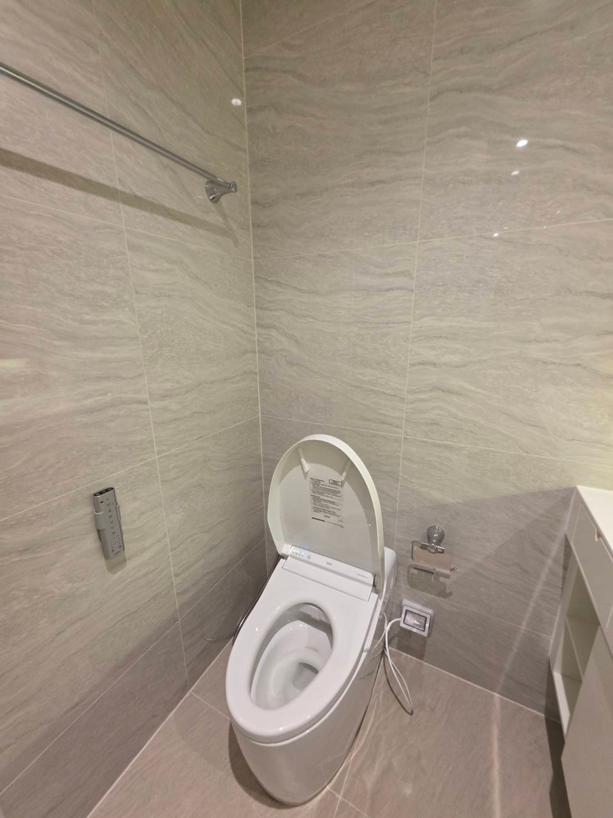 For SaleCondoWitthayu, Chidlom, Langsuan, Ploenchit : Muniq Langsuan: 1bed 1bath 57.5sqm. 23,000,000 transfer fee 50/50 Am: 0656199198