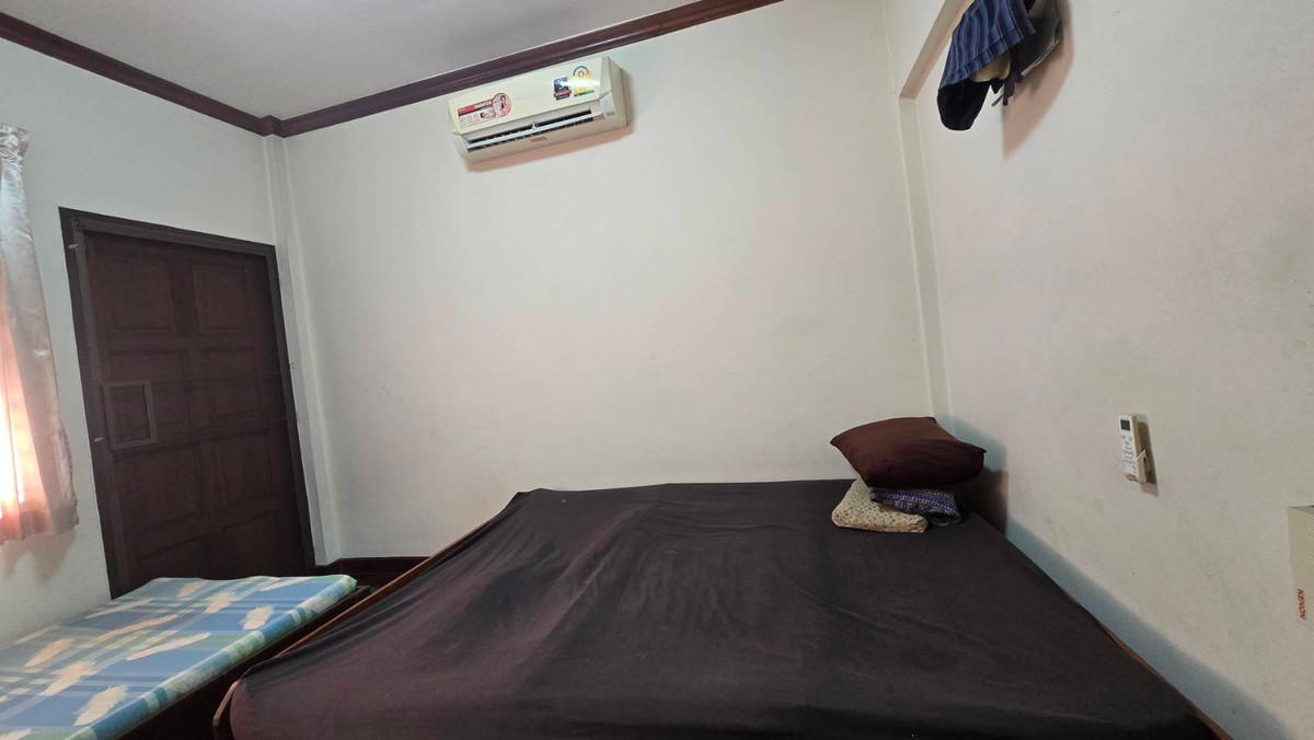 ขายบ้านนวมินทร์ รามอินทรา : ขายบ้านเดี่ยว 2 ชั้น หมู่บ้านแมกไม้ รามอินทรา ใกล้ซอยรามอินทรา 103/3 เขตคันนายาว เนื้อที่ 50 ตารางวา ฟังก์ชันภายในบ้าน 3 ห้องนอน 2 ห้องน้ำ 1 ห้องครัว 1 ห้องอเนกประสงค์ จอดรถได้ 2 คัน