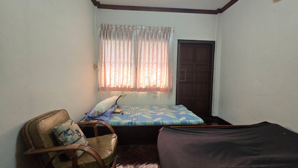 ขายบ้านนวมินทร์ รามอินทรา : ขายบ้านเดี่ยว 2 ชั้น หมู่บ้านแมกไม้ รามอินทรา ใกล้ซอยรามอินทรา 103/3 เขตคันนายาว เนื้อที่ 50 ตารางวา ฟังก์ชันภายในบ้าน 3 ห้องนอน 2 ห้องน้ำ 1 ห้องครัว 1 ห้องอเนกประสงค์ จอดรถได้ 2 คัน