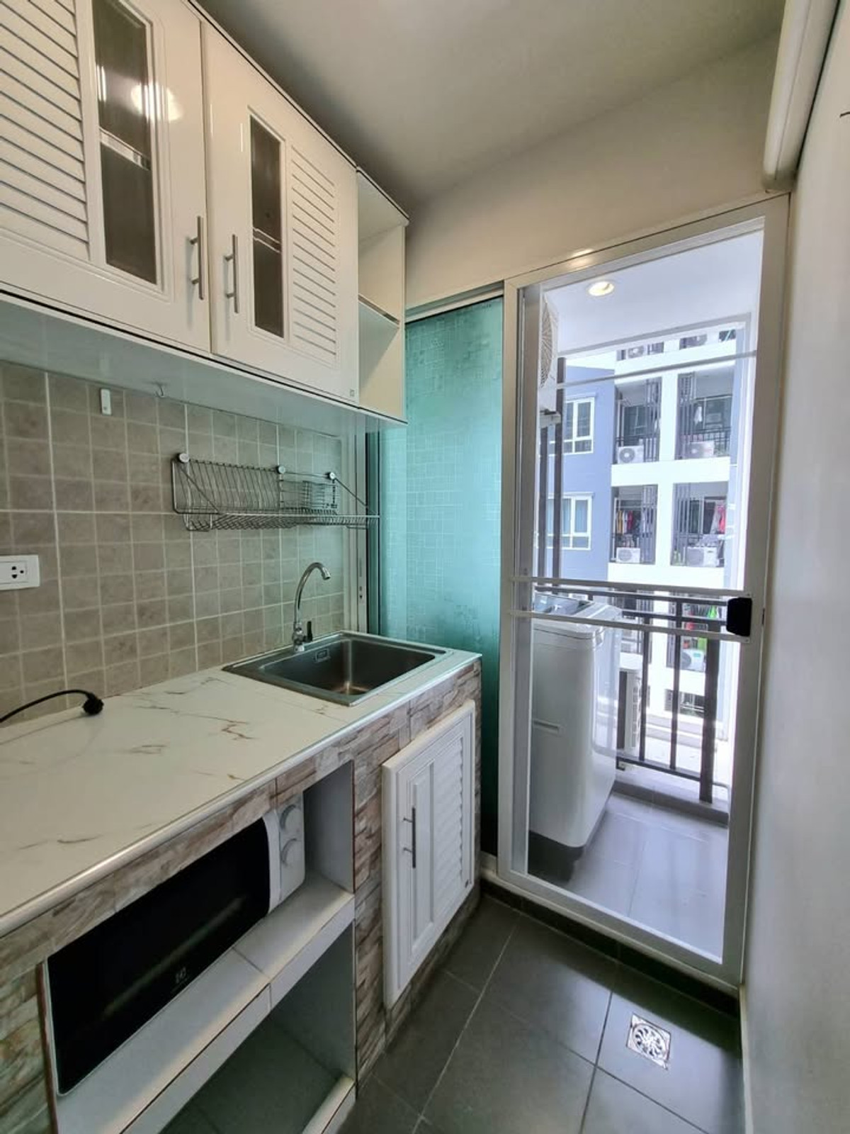 ให้เช่าคอนโดอ่อนนุช อุดมสุข : ให้เช่าคอนโดรีเจ้นท์โฮมสุขุมวิท 81  ใกล้สถานี BTS อ่อนนุช 700 ม (Rt-01)