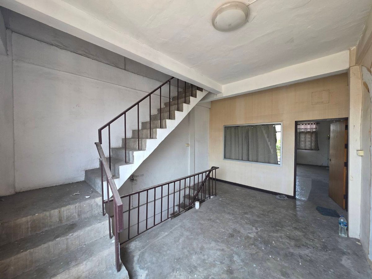 For RentShop HouseKasetsart, Ratchayothin : Commercial building for rent, near Senanikom BTS, only 3 minutes.