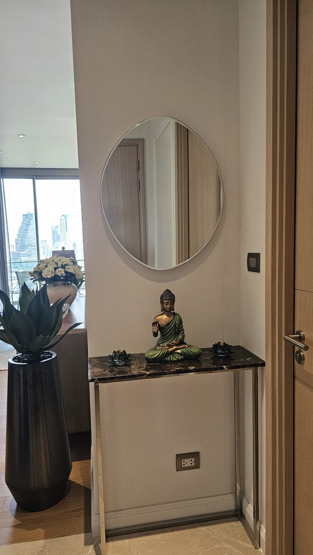 For RentCondoWongwianyai, Charoennakor : Luxury Riverside Living at Magnolias Waterfront | 79 SQ.M. with ICONSIAM View