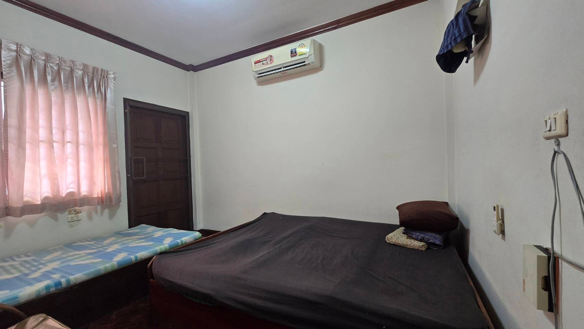 ขายบ้านนวมินทร์ รามอินทรา : ขายบ้านเดี่ยว 2 ชั้น หมู่บ้านแมกไม้ รามอินทรา ใกล้ซอยรามอินทรา 103/3 เขตคันนายาว เนื้อที่ 50 ตารางวา ฟังก์ชันภายในบ้าน 3 ห้องนอน 2 ห้องน้ำ 1 ห้องครัว 1 ห้องอเนกประสงค์ จอดรถได้ 2 คัน