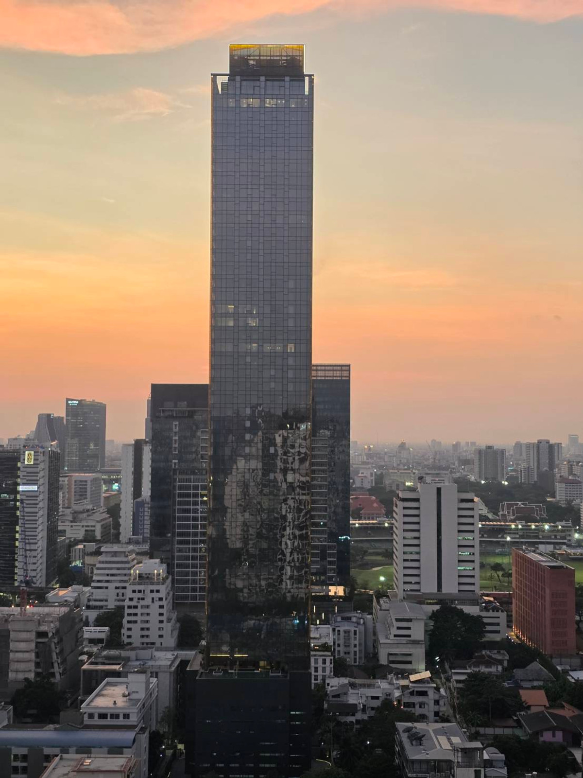 For SaleCondoWitthayu, Chidlom, Langsuan, Ploenchit : Muniq Langsuan: 1bed 1bath 57.5sqm. 23,000,000 transfer fee 50/50 Am: 0656199198