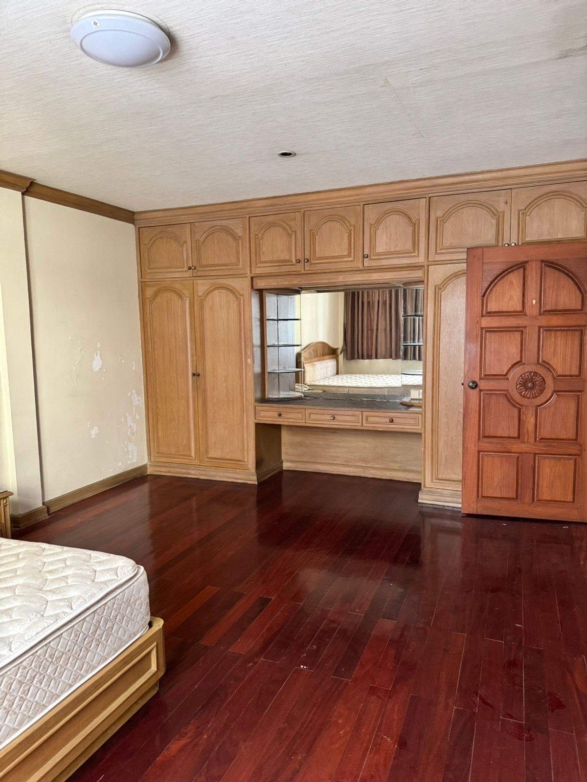 ให้เช่าทาวน์โฮมสุขุมวิท อโศก ทองหล่อ : Townhome Sukhumvit 39 900m from BTS Prompong: 4+1 Fl 50 sqwah 800sqm. 8.5rooms 7 bath 250,000/mth Am: 0656199198