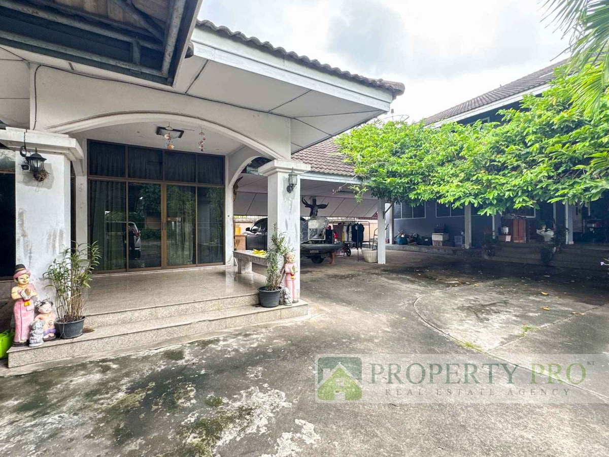 For SaleHouseChaengwatana, Muangthong : 2 Story Detached house for Sale Ban Sahakon Khehasathan 3 Soi Tiwanon-Pak Kret 22, 4 beds 4 baths 300 Sqw Near Pak Kert Bypass Chaeng Watthana Rama IV Bridge Expressway : KT26S-003