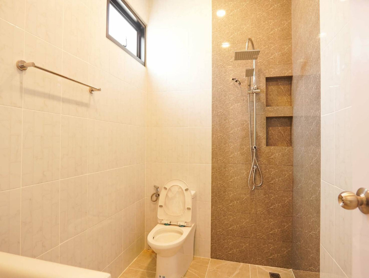 For SaleHousePattaya, Bangsaen, Chonburi : Village Pattaya Rungrueng / 3 Bedrooms (For Sale), Moo Baan Pattaya Rungrueng / 3 Bedrooms (FOR SALE) BEWN083