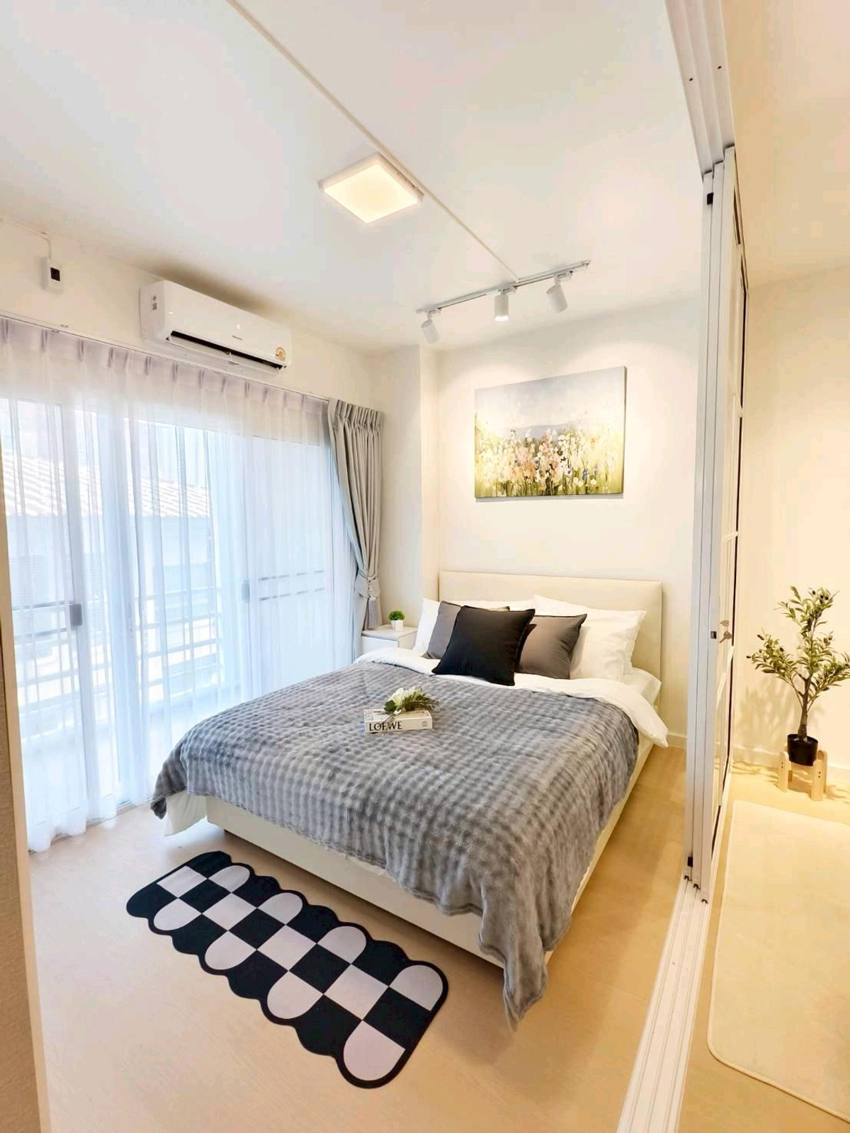 ขายคอนโดลาดพร้าว เซ็นทรัลลาดพร้าว : 📣 ขายคอนโด รัชดาเพรสทีจ ลาดพร้าว48 ผ่อนเริ่ม 5,xxx +บาท/เดือน  ราคา 1.29 ล้านบาท ใกล้ MRT โชคชัย4 เพียง 600 เมตร MRT สุทธิ 2 กม. ห้อง 1 นอน 31.5 ตร.ม. ชั้น 6 