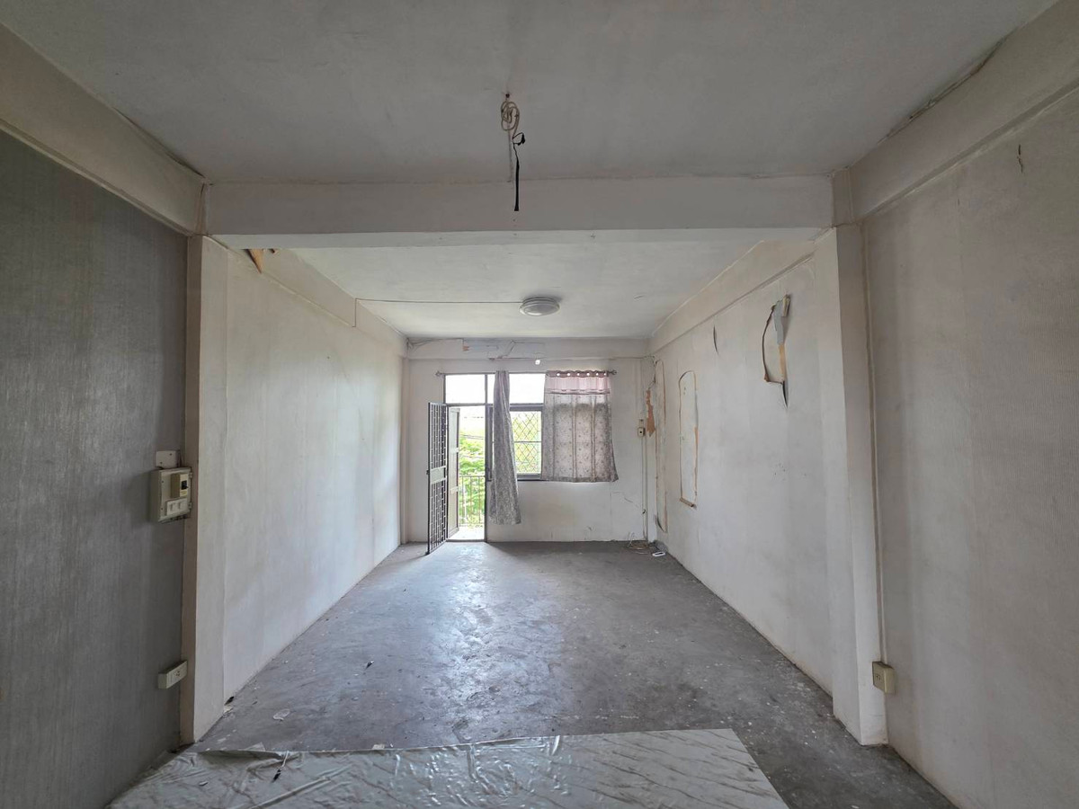 For RentShop HouseKasetsart, Ratchayothin : Commercial building for rent, near Senanikom BTS, only 3 minutes.