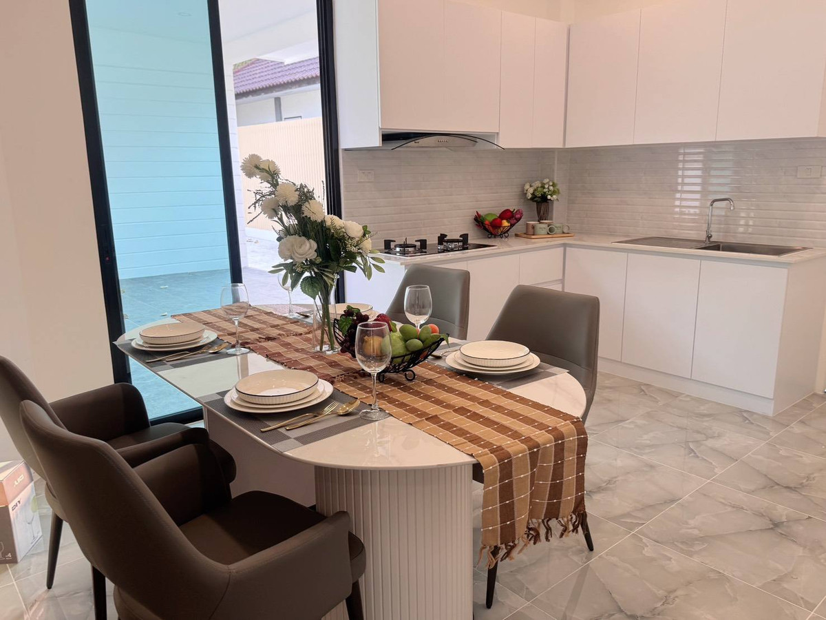 For SaleHousePattaya, Bangsaen, Chonburi : Village Pattaya Rungrueng / 3 Bedrooms (For Sale), Moo Baan Pattaya Rungrueng / 3 Bedrooms (FOR SALE) BEWN083