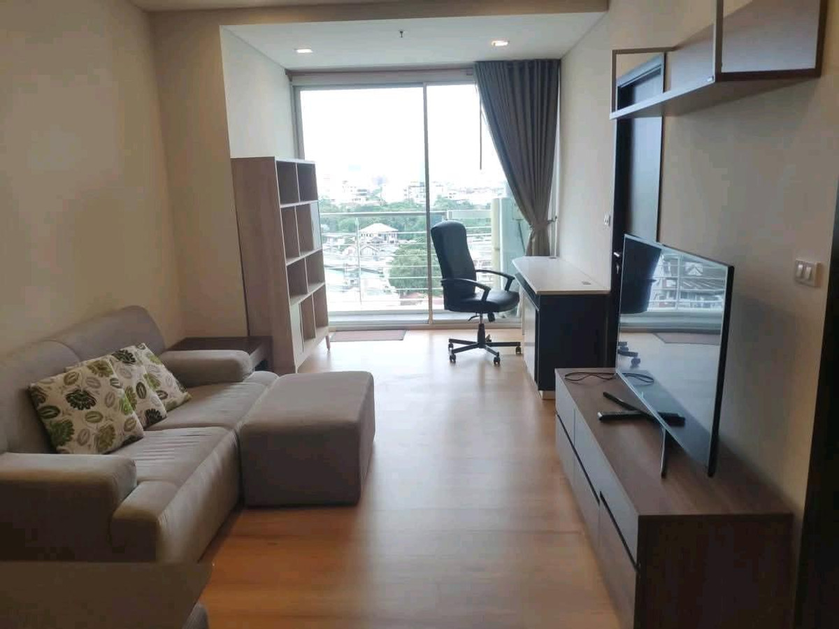 For RentCondoOnnut, Udomsuk : 🌟 Sukhumvit location, next to BTS Phra Khanong, ready to move in! Large room 50 sq m., beautiful pool view, resort atmosphere, in the heart of the city, very convenient to travel 🌟