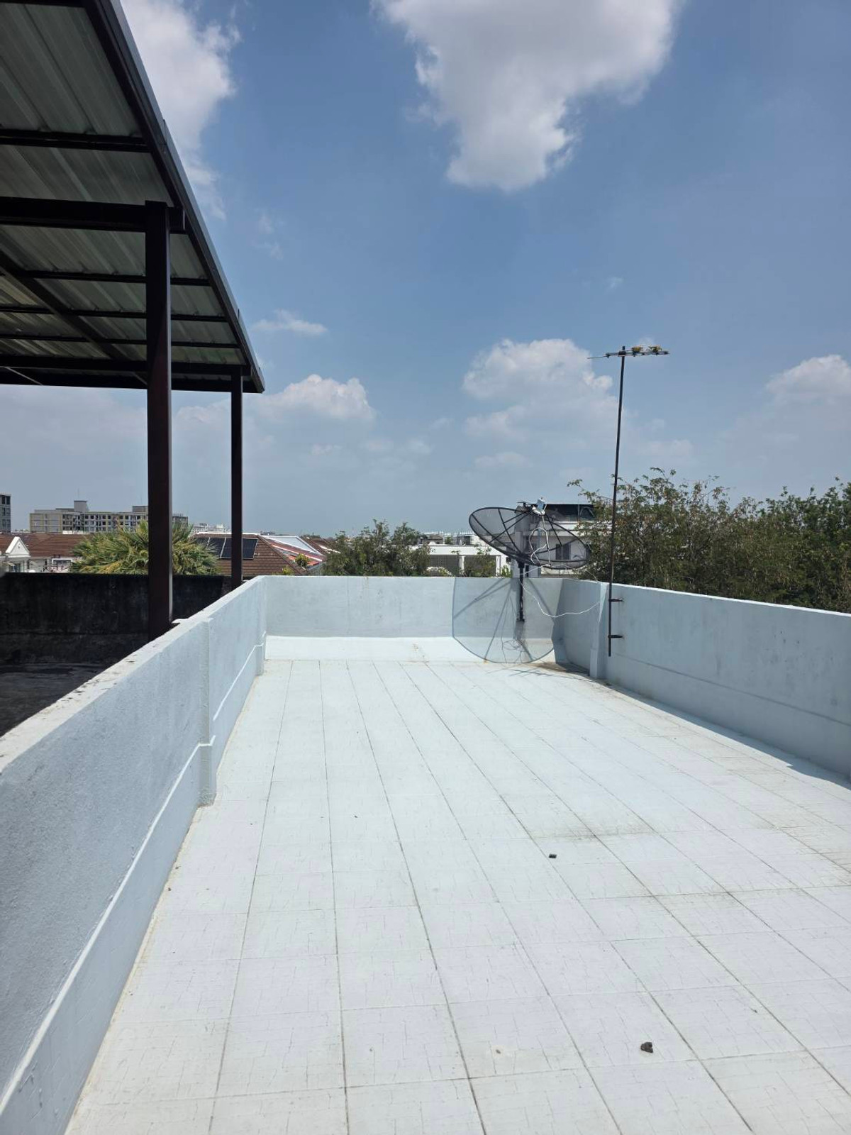 For RentShop HouseKasetsart, Ratchayothin : Commercial building for rent, near Senanikom BTS, only 3 minutes.