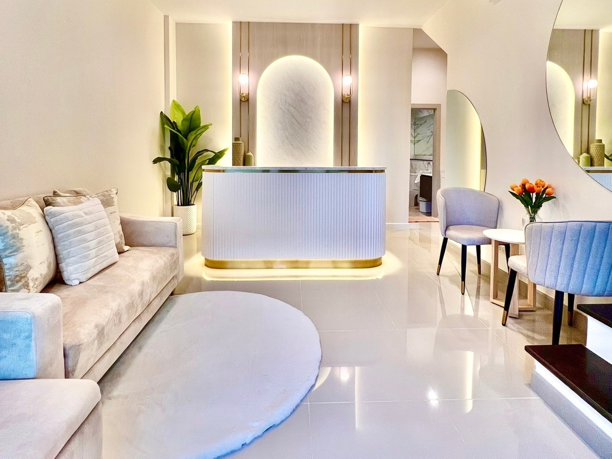 For LeaseholdKaset Nawamin,Ladplakao : New building for rent, Nuanchan Road, customer area with high purchasing power.  Suitable for clinics or eyebrow tattoo shop