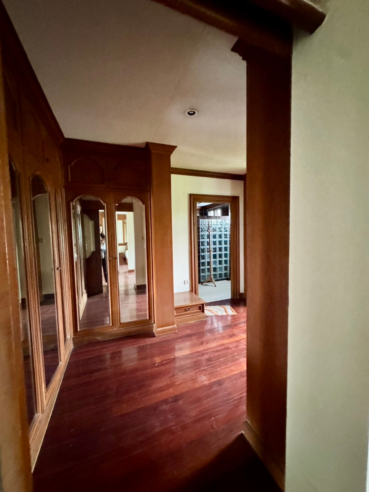 ให้เช่าทาวน์โฮมสุขุมวิท อโศก ทองหล่อ : Townhome Sukhumvit 39 900m from BTS Prompong: 4+1 Fl 50 sqwah 800sqm. 8.5rooms 7 bath 250,000/mth Am: 0656199198