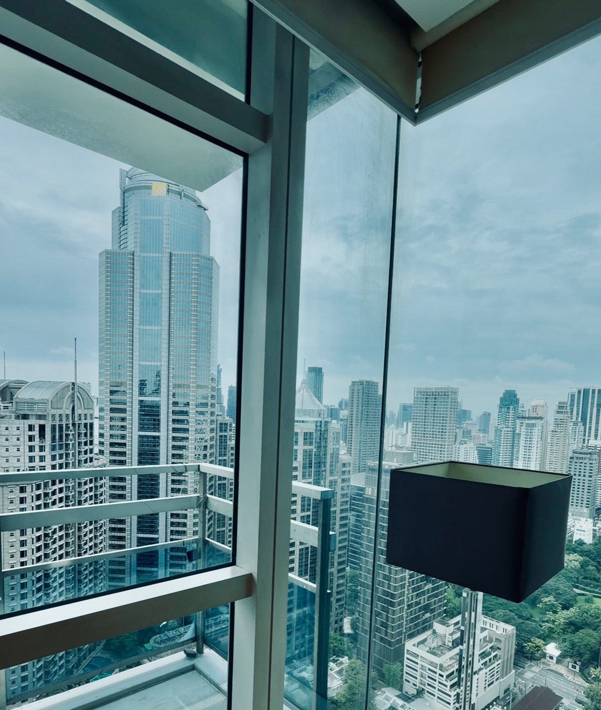 For RentCondoWitthayu, Chidlom, Langsuan, Ploenchit : For Rent – Athenee Residence, Ruamrudee (36th Floor , 133 sq.m.)(S15-7915)