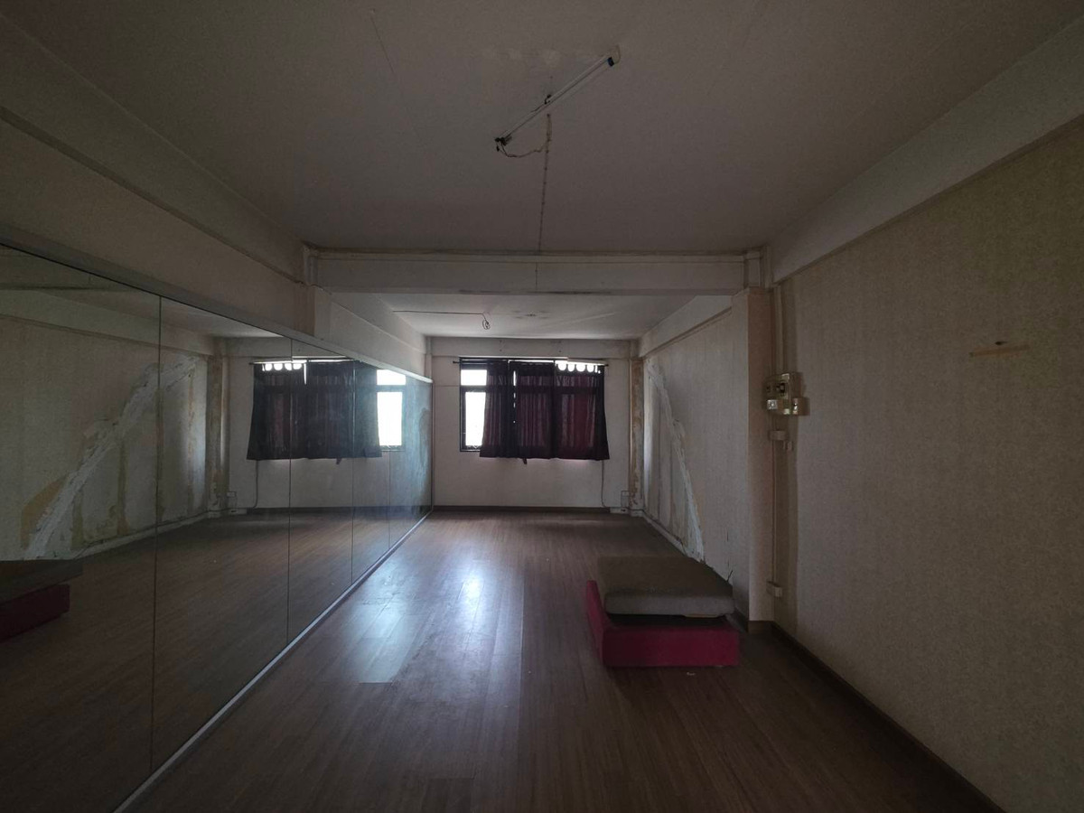 For RentShop HouseKasetsart, Ratchayothin : Commercial building for rent, near Senanikom BTS, only 3 minutes.