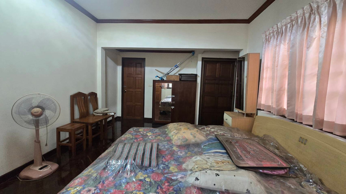 ขายบ้านนวมินทร์ รามอินทรา : ขายบ้านเดี่ยว 2 ชั้น หมู่บ้านแมกไม้ รามอินทรา ใกล้ซอยรามอินทรา 103/3 เขตคันนายาว เนื้อที่ 50 ตารางวา ฟังก์ชันภายในบ้าน 3 ห้องนอน 2 ห้องน้ำ 1 ห้องครัว 1 ห้องอเนกประสงค์ จอดรถได้ 2 คัน