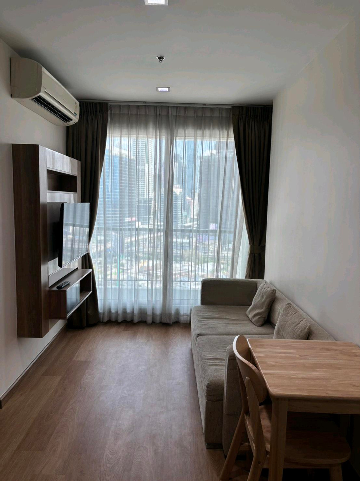 ให้เช่าคอนโดสาทร นราธิวาส : 🏙️✨ Hot Deal! Condo for Rent at RHYTHM Sathorn – High Floor, Ready to Move In! ✨🏙️