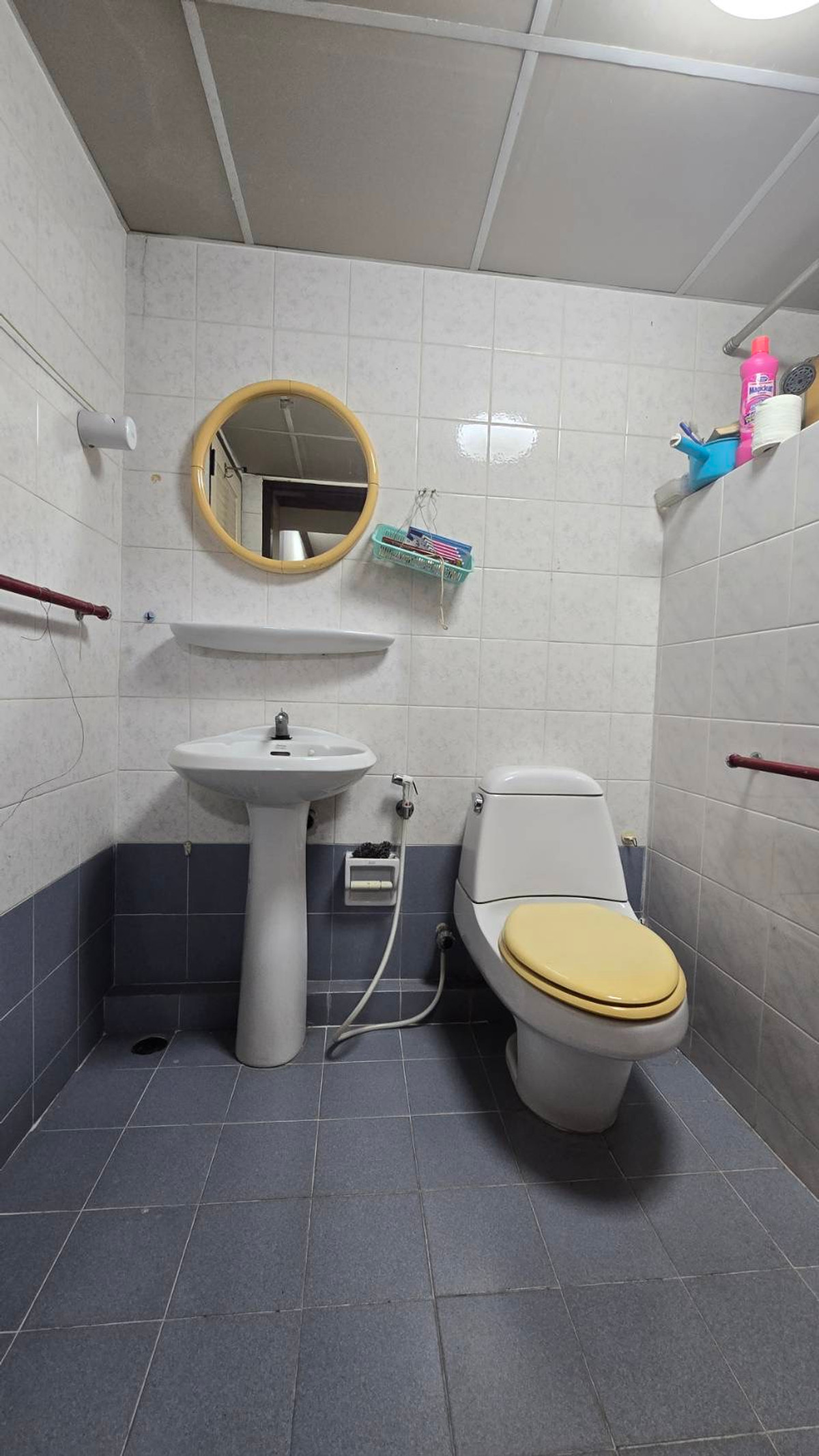 ขายบ้านนวมินทร์ รามอินทรา : ขายบ้านเดี่ยว 2 ชั้น หมู่บ้านแมกไม้ รามอินทรา ใกล้ซอยรามอินทรา 103/3 เขตคันนายาว เนื้อที่ 50 ตารางวา ฟังก์ชันภายในบ้าน 3 ห้องนอน 2 ห้องน้ำ 1 ห้องครัว 1 ห้องอเนกประสงค์ จอดรถได้ 2 คัน