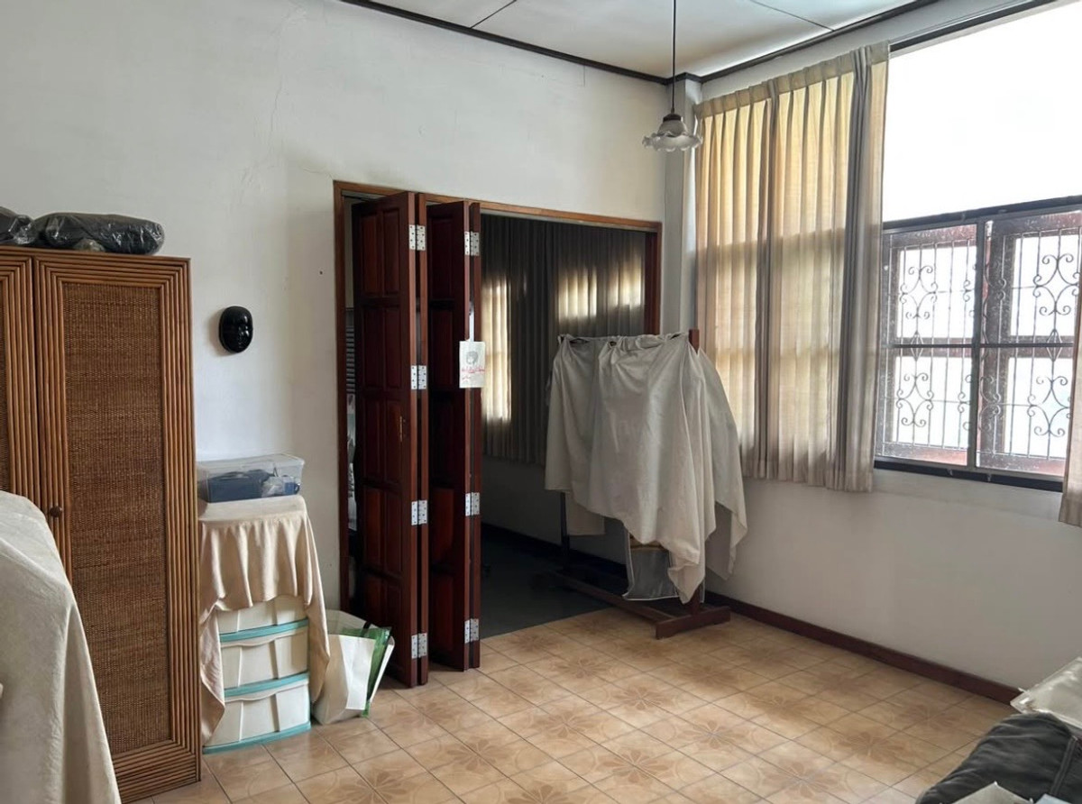 ขายบ้านลาดพร้าว101 แฮปปี้แลนด์ : ขายบ้านพร้อมที่ดิน ขนาดใหญ่ 241 ตรว ในซอย ลาดพร้าว126  ใกล้รถไฟฟ้าสถานนี ลาดพร้าว101