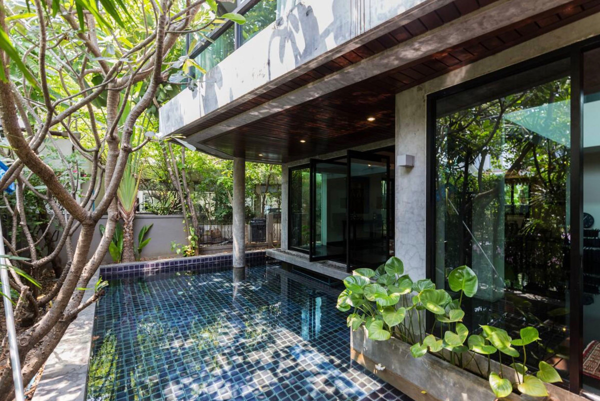 ให้เช่าสุขุมวิท อโศก ทองหล่อ : Pool Villa in Thonglor, Fully furnished, only 800 meters to BTS Thonglor