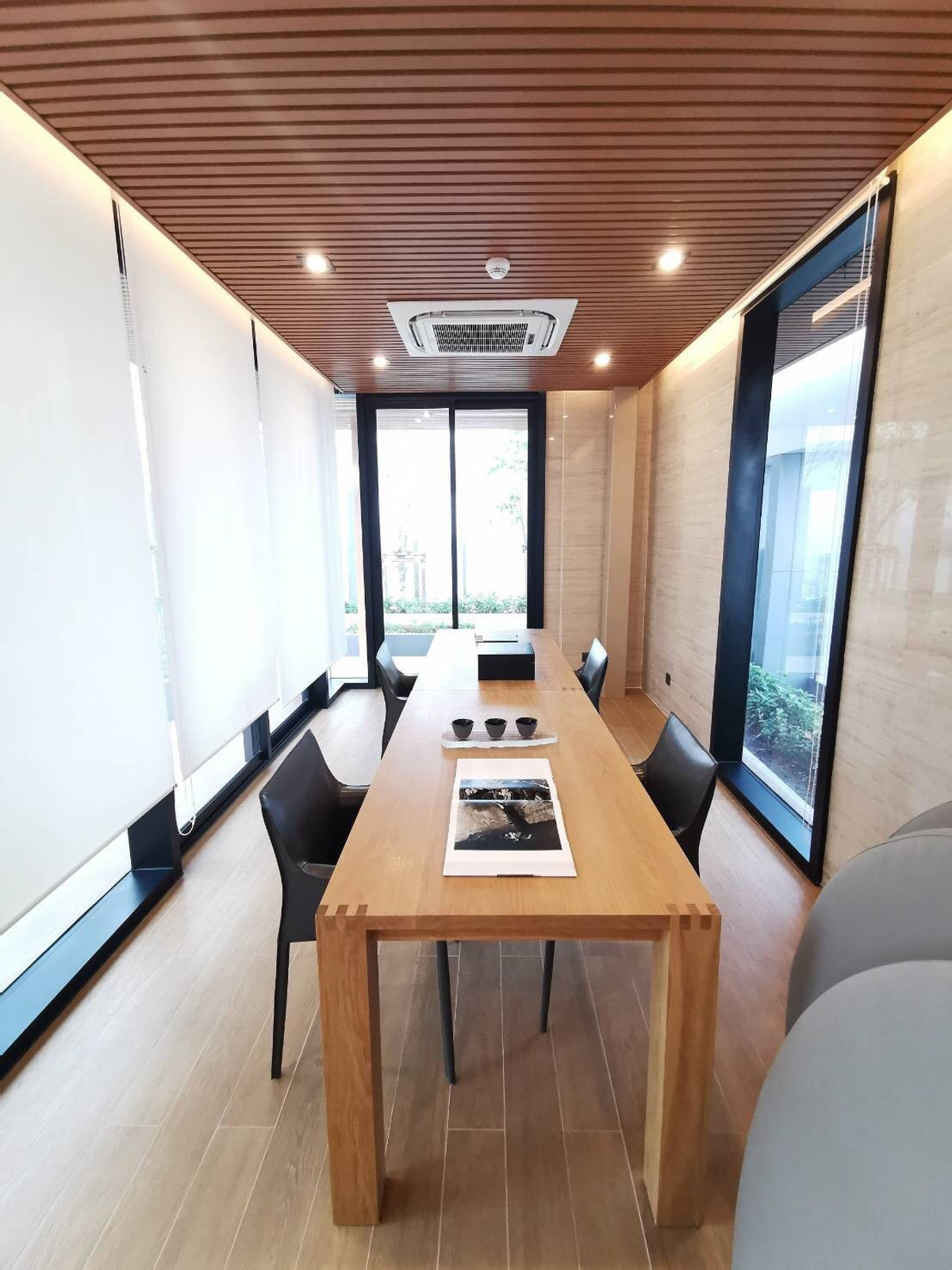 ให้เช่าคอนโดสุขุมวิท อโศก ทองหล่อ : ✨ สัมผัสประสบการณ์การอยู่อาศัยระดับพรีเมียม ใจกลางเอกมัย ในคอนโด Pet-Friendly สุดหรู นิยามใหม่ของความเรียบหรูสไตล์โมเดิร์นเจแปนนิส ที่ตอบโจทย์ความเป็นส่วนตัวสูงสุด