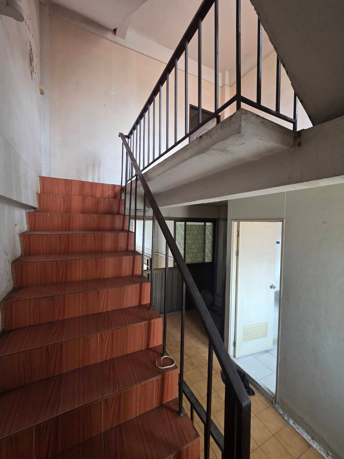 For RentShop HouseKasetsart, Ratchayothin : Commercial building for rent, near Senanikom BTS, only 3 minutes.