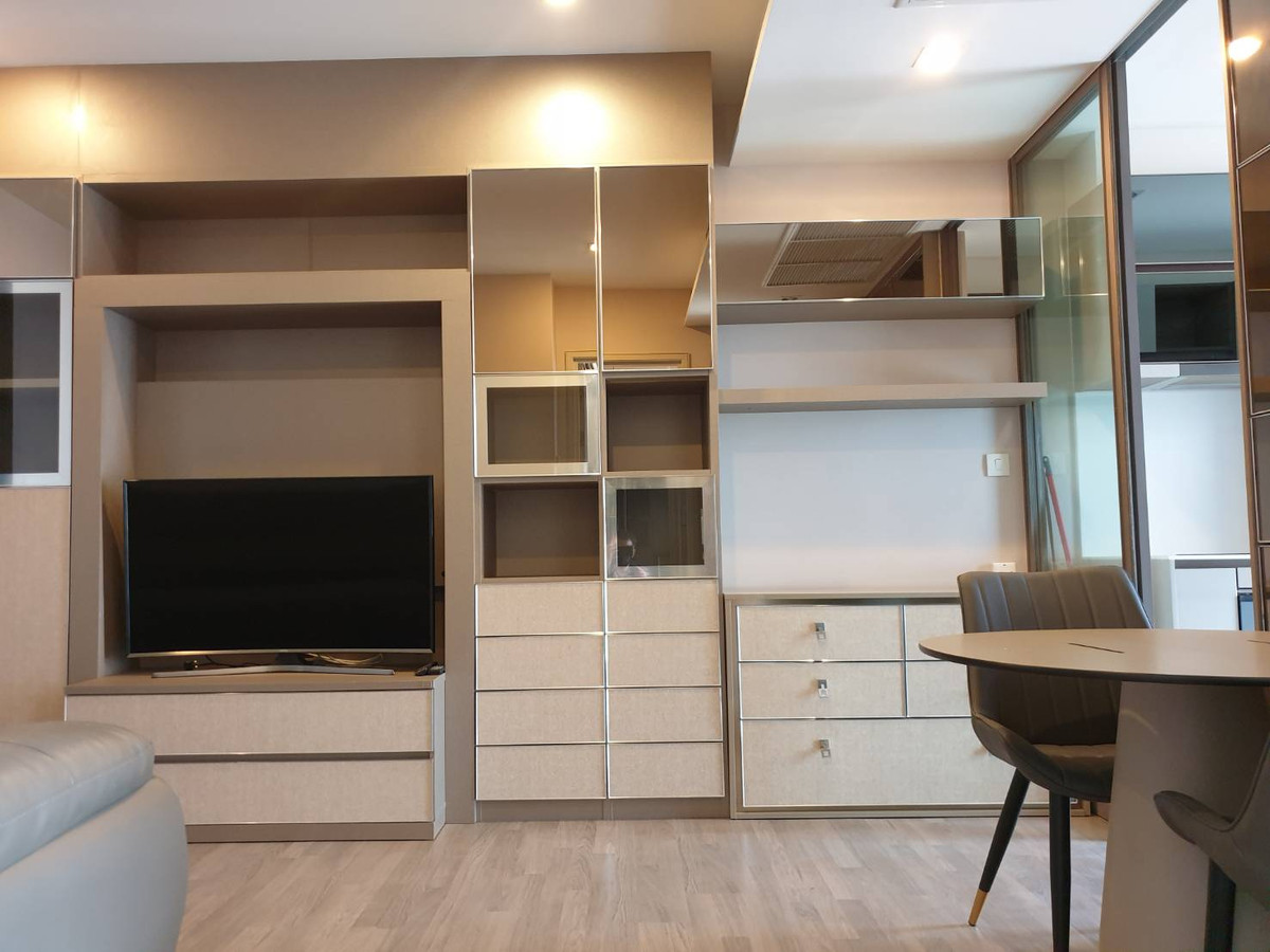 ให้เช่าคอนโดสาทร นราธิวาส : OMG2196  [ เดอะรูม สาทร - ปั้น ]  ห้องบิ้วอินสวย 1 ห้องนอน - ว่างเช่า 7 มี.ค. 69