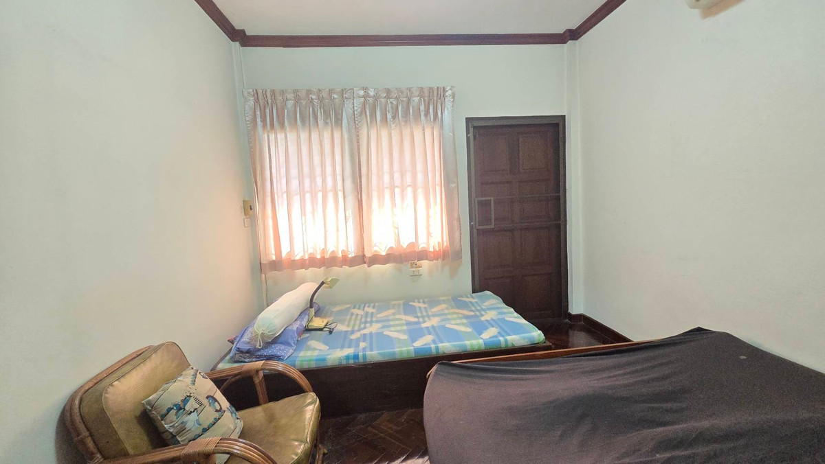 ขายบ้านนวมินทร์ รามอินทรา : ขายบ้านเดี่ยว 2 ชั้น หมู่บ้านแมกไม้ รามอินทรา ใกล้ซอยรามอินทรา 103/3 เขตคันนายาว เนื้อที่ 50 ตารางวา ฟังก์ชันภายในบ้าน 3 ห้องนอน 2 ห้องน้ำ 1 ห้องครัว 1 ห้องอเนกประสงค์ จอดรถได้ 2 คัน