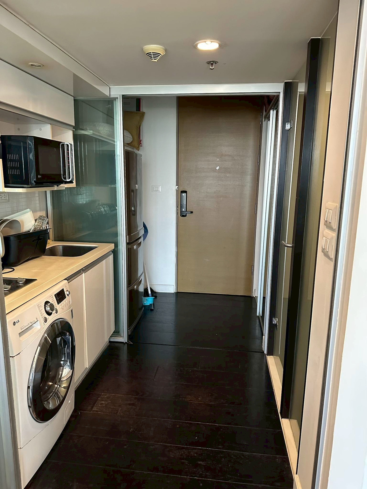 ให้เช่าคอนโดสุขุมวิท อโศก ทองหล่อ : 🐶🐱 คอนโดเลี้ยงสัตว์ได้ ใจกลางสุขุมวิท! ห้องมุมหายาก น่าอยู่สุดๆ ที่ Ideo Morph 38 🏙️✨ เฟอร์ครบ เครื่องใช้ไฟฟ้าพร้อม เข้าอยู่ได้เลย!