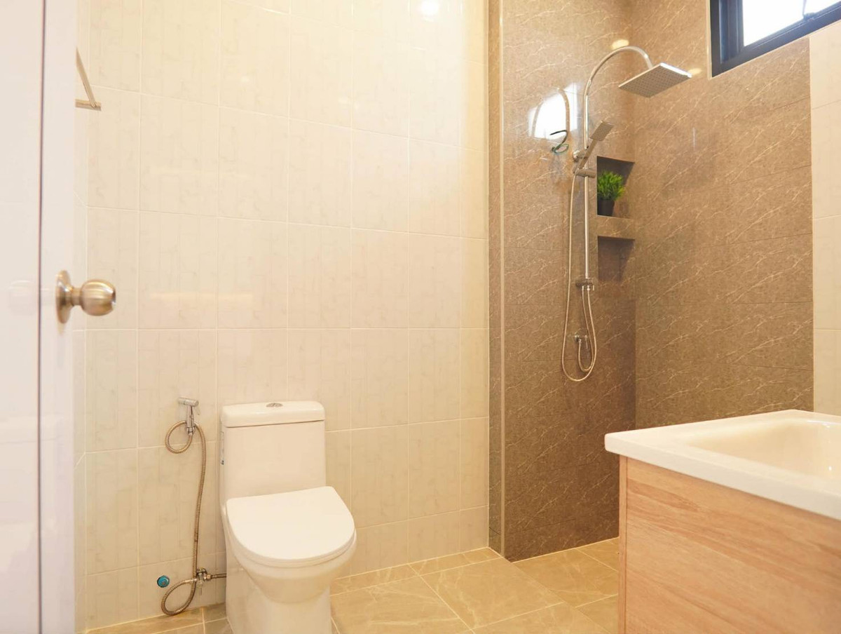 For SaleHousePattaya, Bangsaen, Chonburi : Village Pattaya Rungrueng / 3 Bedrooms (For Sale), Moo Baan Pattaya Rungrueng / 3 Bedrooms (FOR SALE) BEWN083