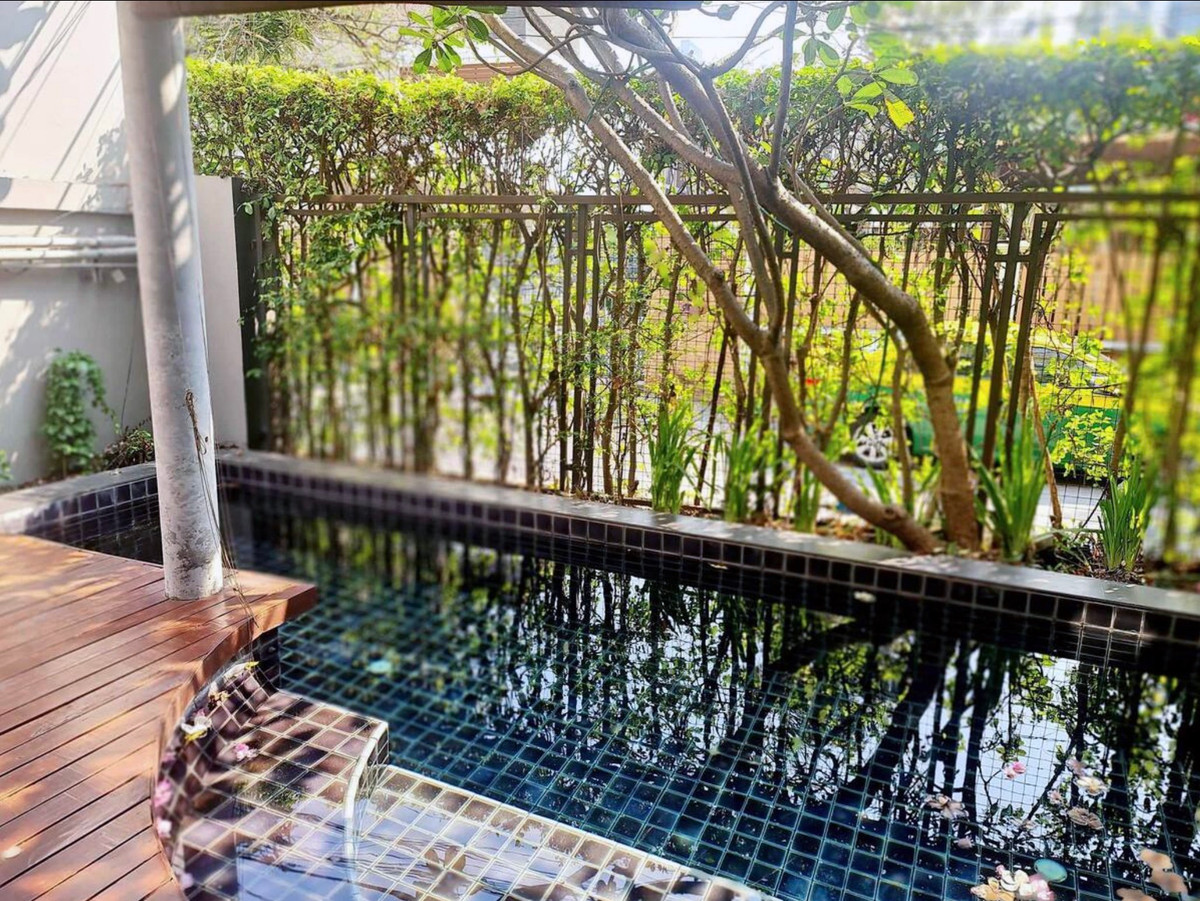 For RentHouseSukhumvit, Asoke, Thonglor : House wz private swiming pool in Thonglor Sukhumvit, only 800 meters to BTS Thonglor station
