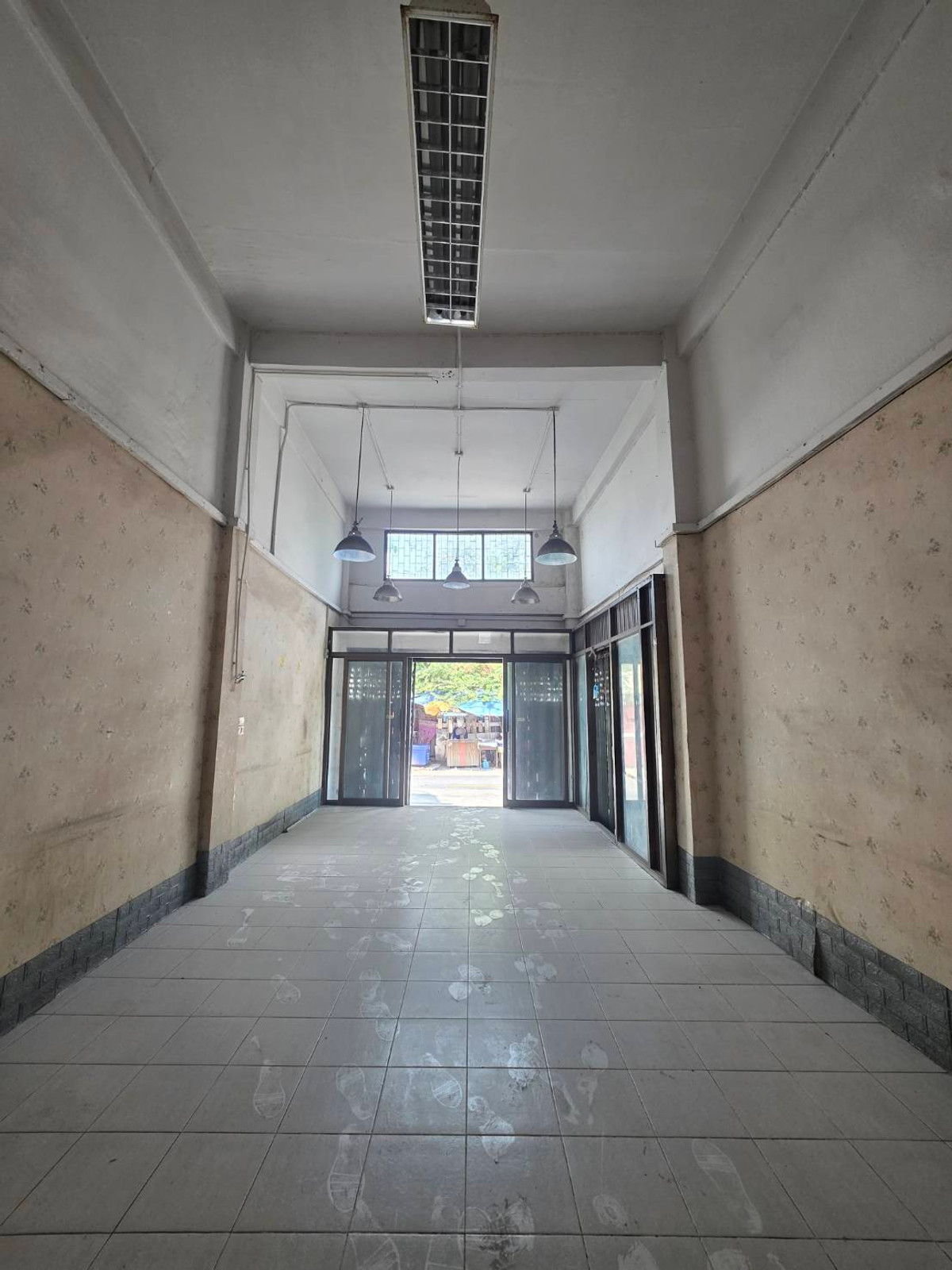 For RentShop HouseKasetsart, Ratchayothin : Commercial building for rent, near Senanikom BTS, only 3 minutes.