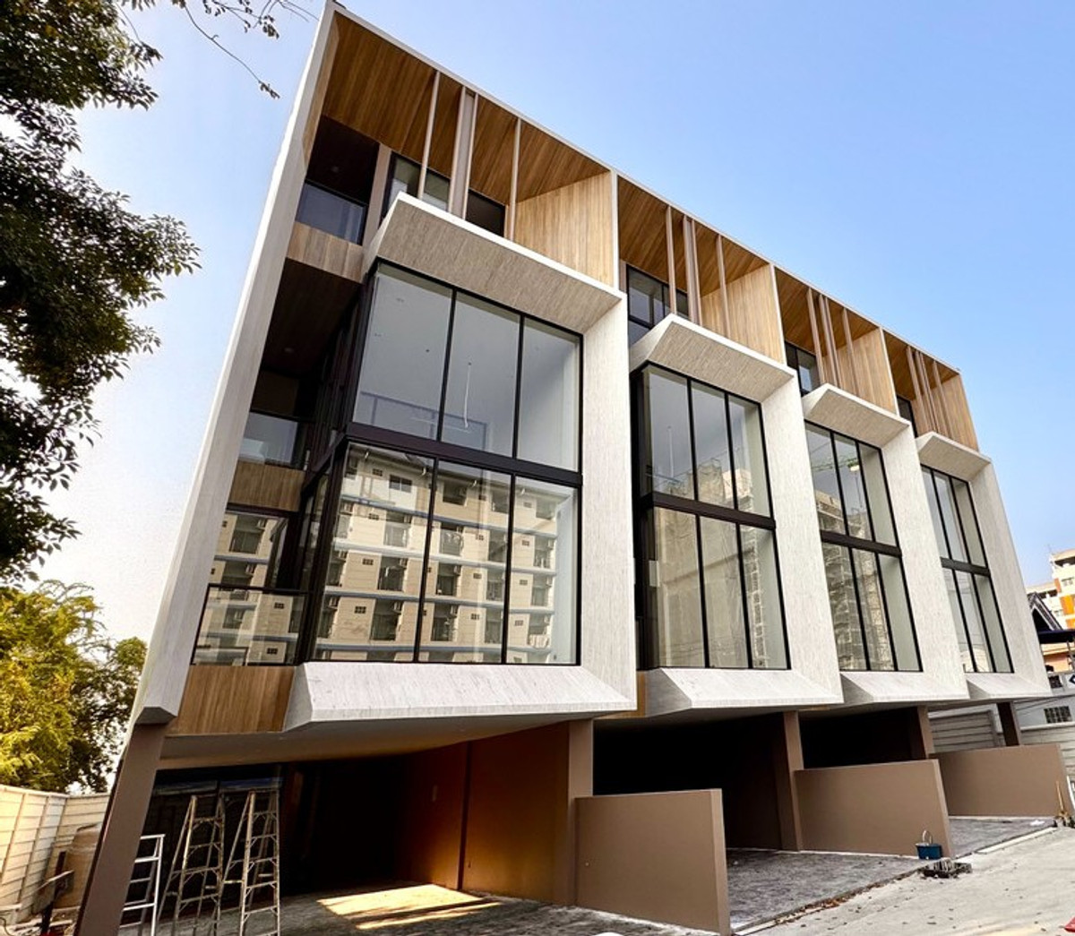 ขายโฮมออฟฟิศแจ้งวัฒนะ เมืองทอง : เอกสิทธิ์เพียง 4 หลัง สำหรับผู้ที่ตัดสินใจก่อน!! Bizhaus แจ้งวัฒนะ ใกล้ Central แจ้งวัฒนะ 300 เมตร, BTS 500 เมตร และใกล้ทางด่วน