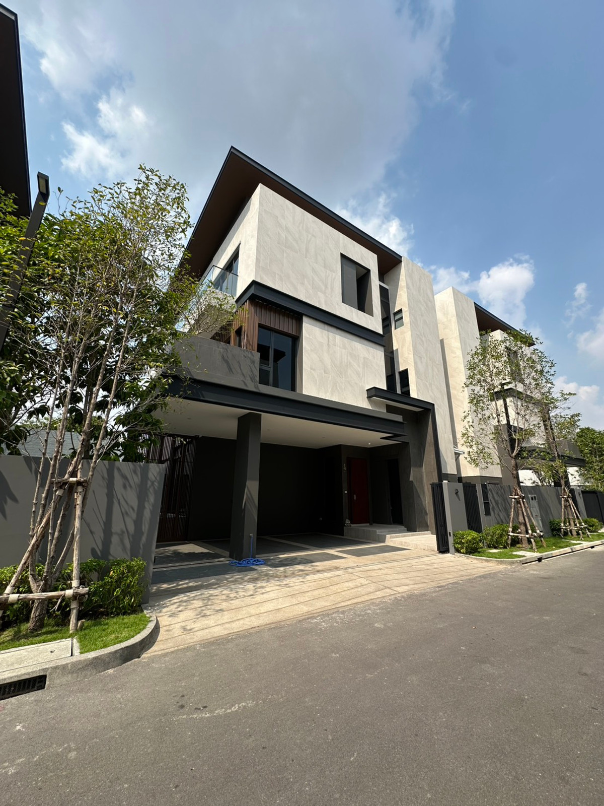 For RentHouseYothinpattana,CDC : 🏡 Luxury 3-Storey Pool Villa with Private Lift 📍 The Honor Yothinpattana