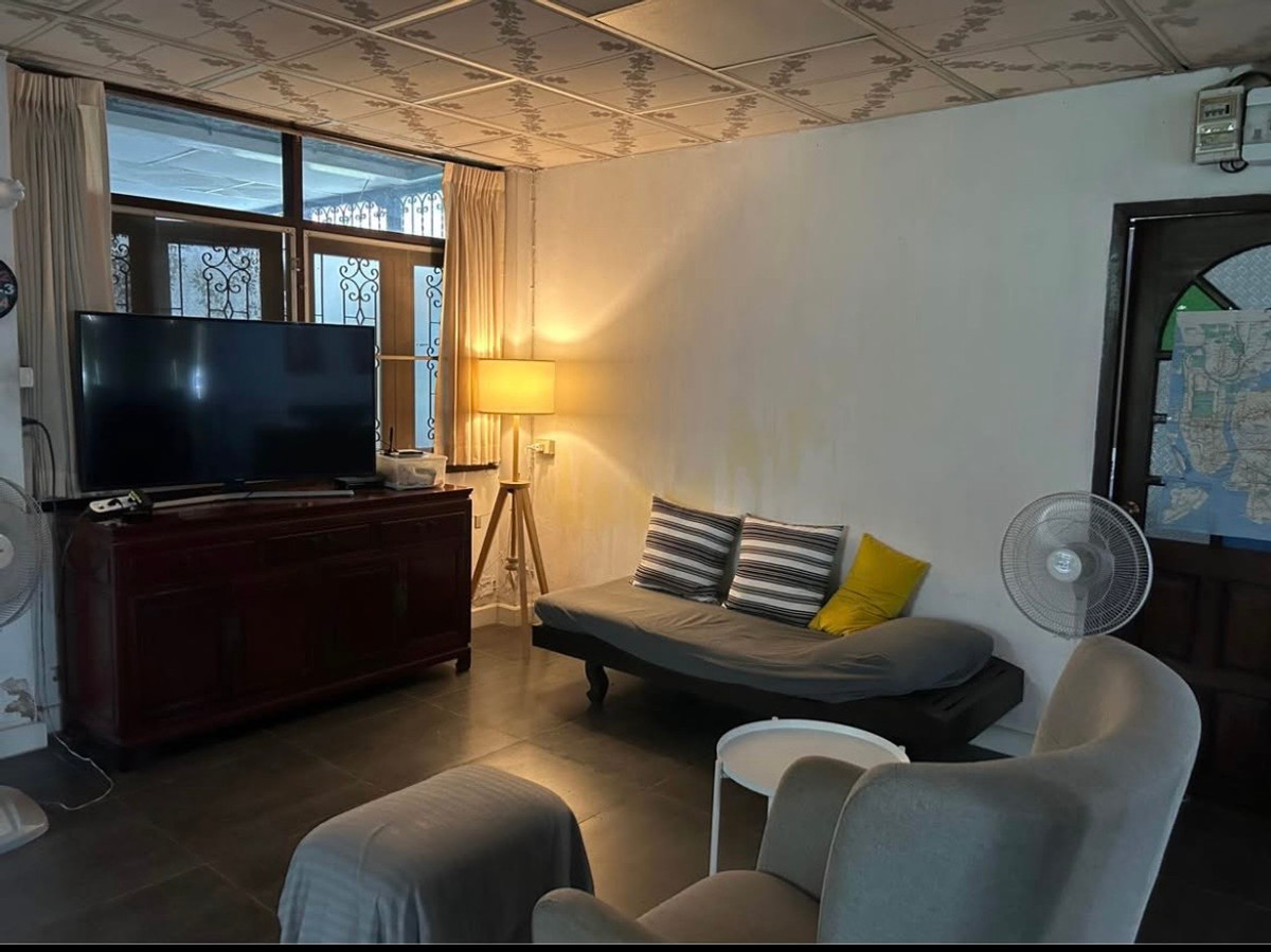 ขายบ้านลาดพร้าว101 แฮปปี้แลนด์ : ขายบ้านพร้อมที่ดิน ขนาดใหญ่ 241 ตรว ในซอย ลาดพร้าว126  ใกล้รถไฟฟ้าสถานนี ลาดพร้าว101