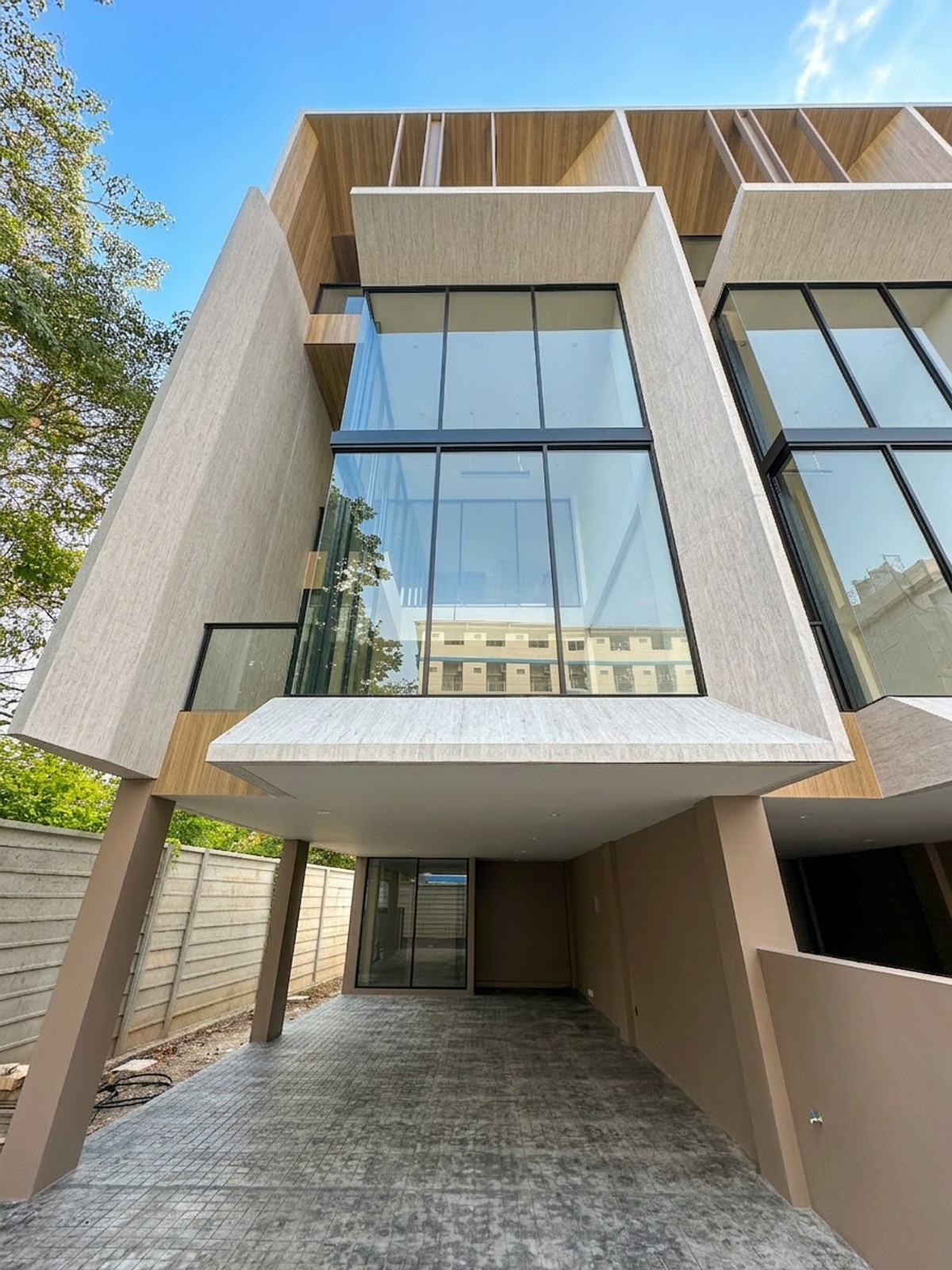 For SaleHome OfficeChaengwatana, Muangthong : Only 3 houses left, for those who decide first!! Bizhaus Chaengwattana, near Central Chaengwattana 300 meters, BTS 500 meters, near Si Rat Expressway. and Udon Ratthaya Expressway