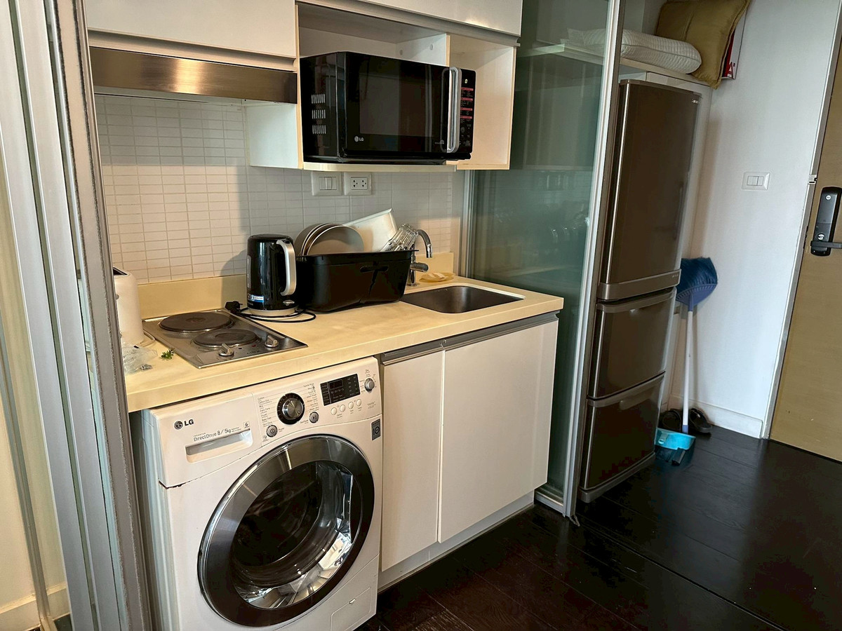 ให้เช่าคอนโดสุขุมวิท อโศก ทองหล่อ : 🐶🐱 คอนโดเลี้ยงสัตว์ได้ ใจกลางสุขุมวิท! ห้องมุมหายาก น่าอยู่สุดๆ ที่ Ideo Morph 38 🏙️✨ เฟอร์ครบ เครื่องใช้ไฟฟ้าพร้อม เข้าอยู่ได้เลย!