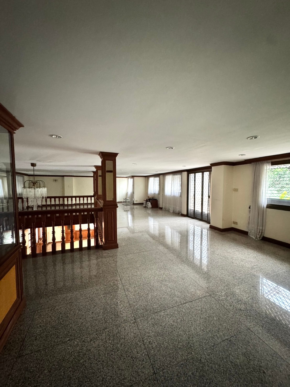 ให้เช่าทาวน์โฮมสุขุมวิท อโศก ทองหล่อ : Townhome Sukhumvit 39 900m from BTS Prompong: 4+1 Fl 50 sqwah 800sqm. 8.5rooms 7 bath 250,000/mth Am: 0656199198