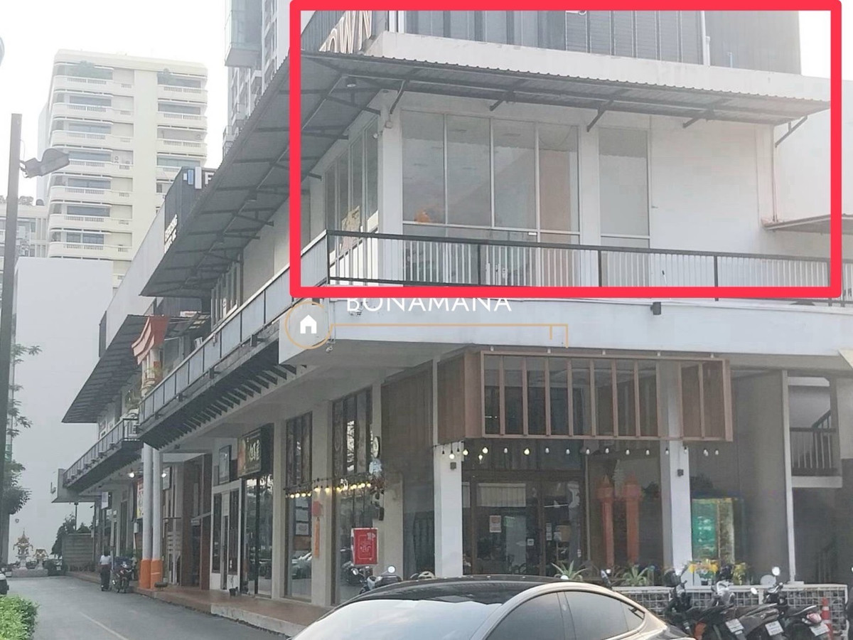 For RentRetail SpaceSukhumvit, Asoke, Thonglor : Business space for rent, corner room, 2nd floor, next to Phrom Phong Road.